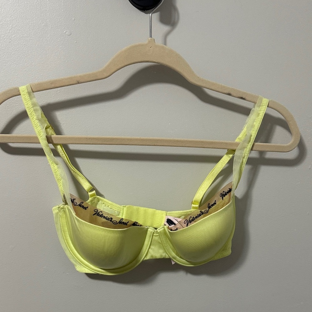 NWOT! Victoria’s Secret Very Sexy Lined Bra